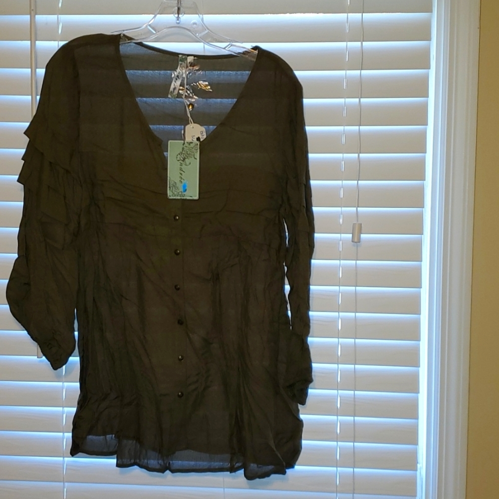 Boho button top